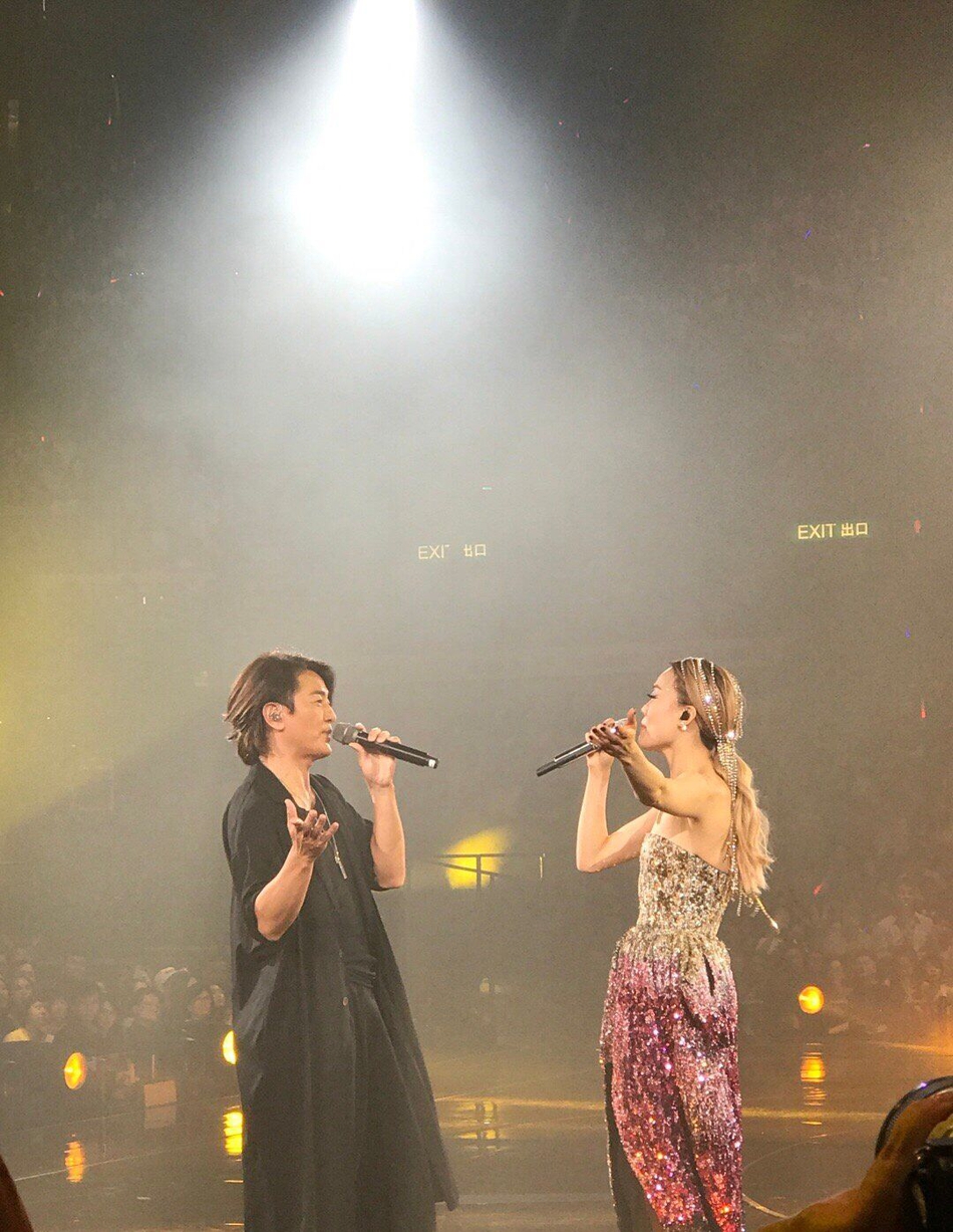 容祖儿演唱会邀郑伊健助阵 两人深情对唱