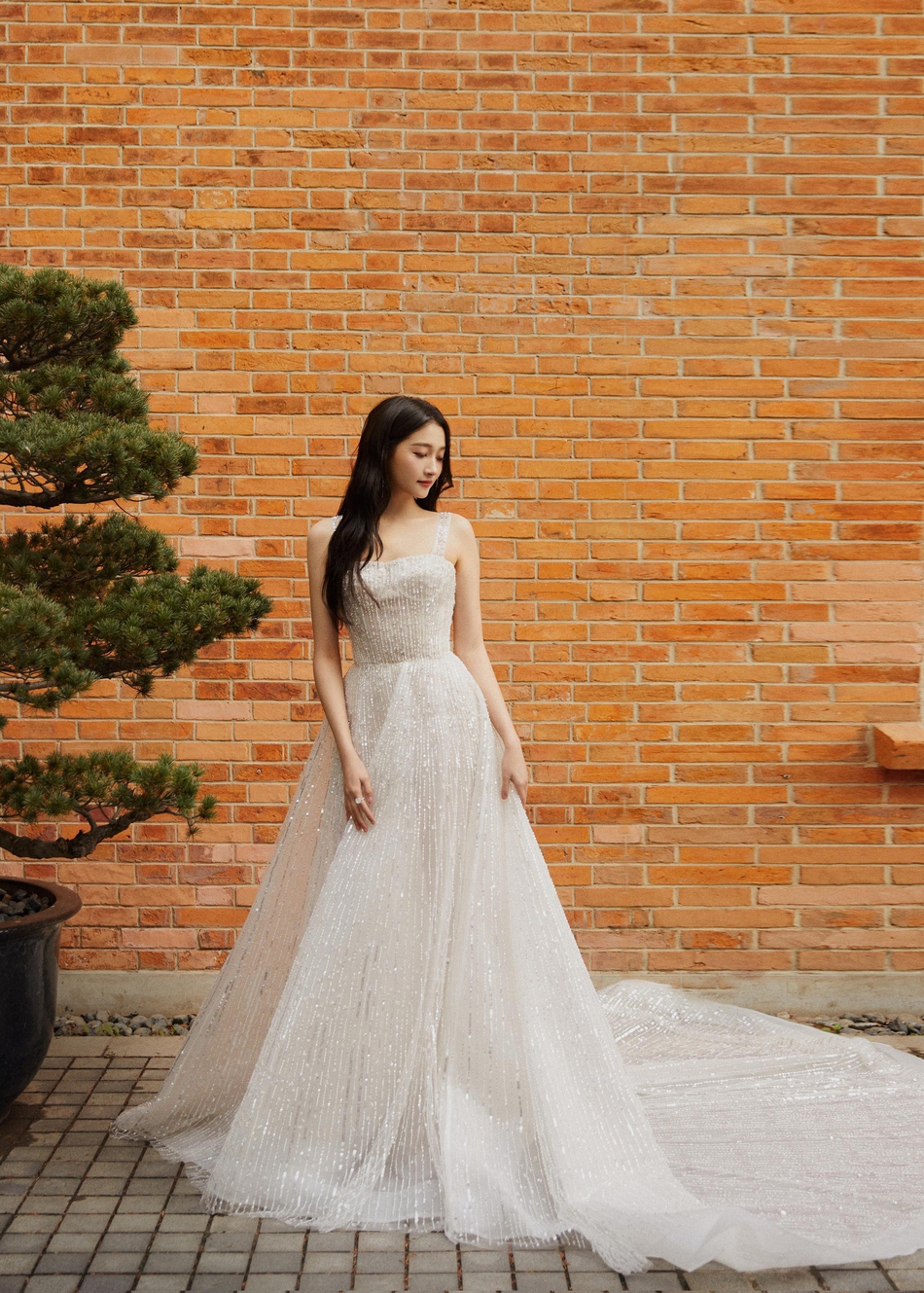 关晓彤公主裙亮相俏丽迷人_娱乐频道_中国青年网