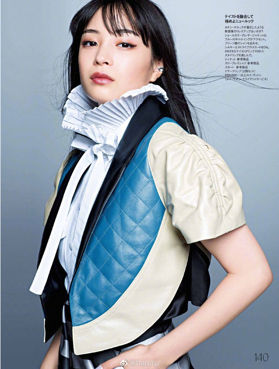 广濑铃拍摄时装日杂写真 黑色高腰裤展现迷人长腿_娱乐频道_中国青年