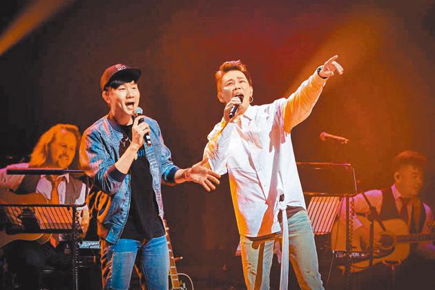 陶喆新加坡开唱邀林俊杰即兴飙歌:一起为世人