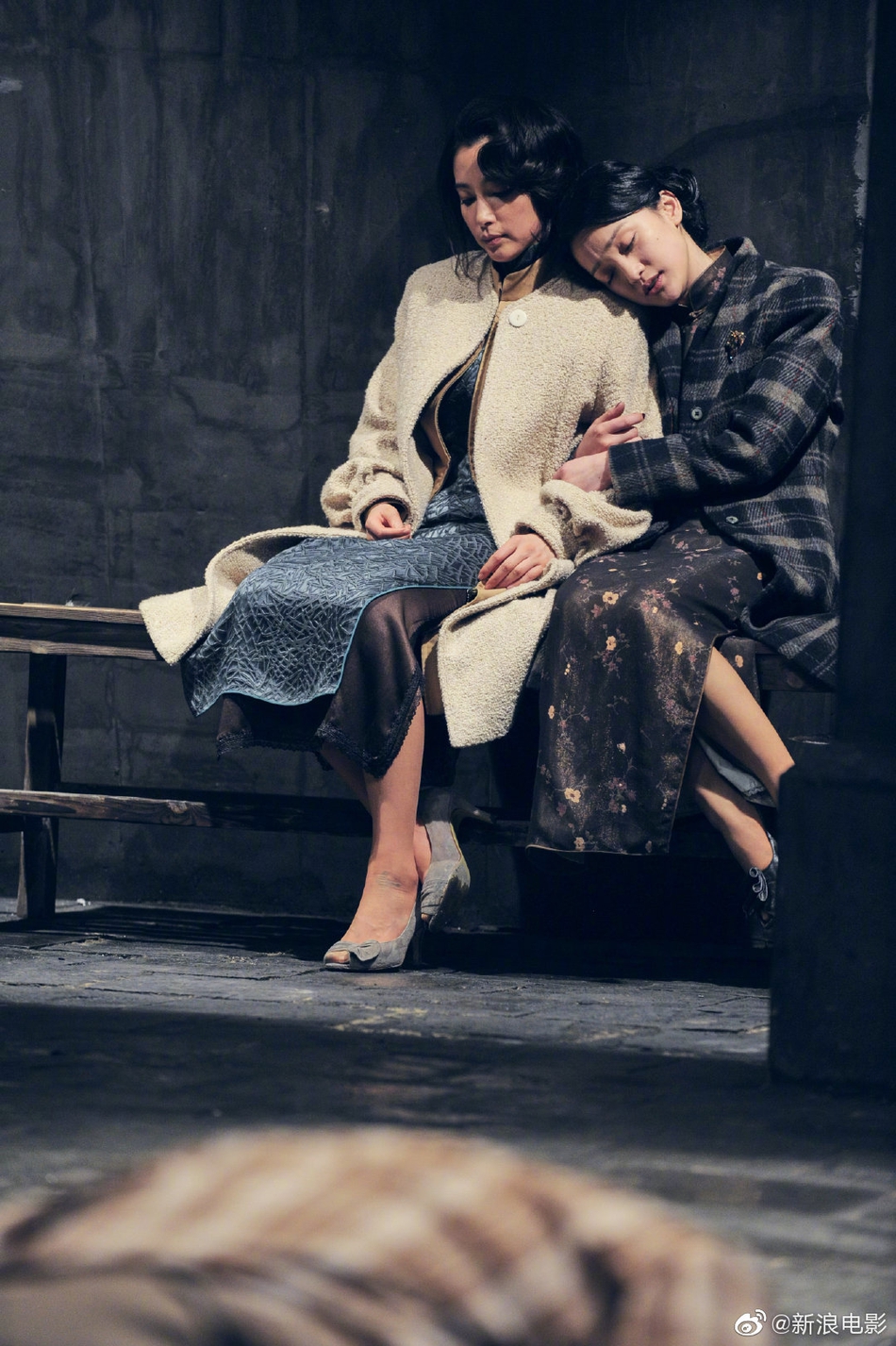 《风声》十年前探班照曝光 周迅李冰冰眼里都是戏