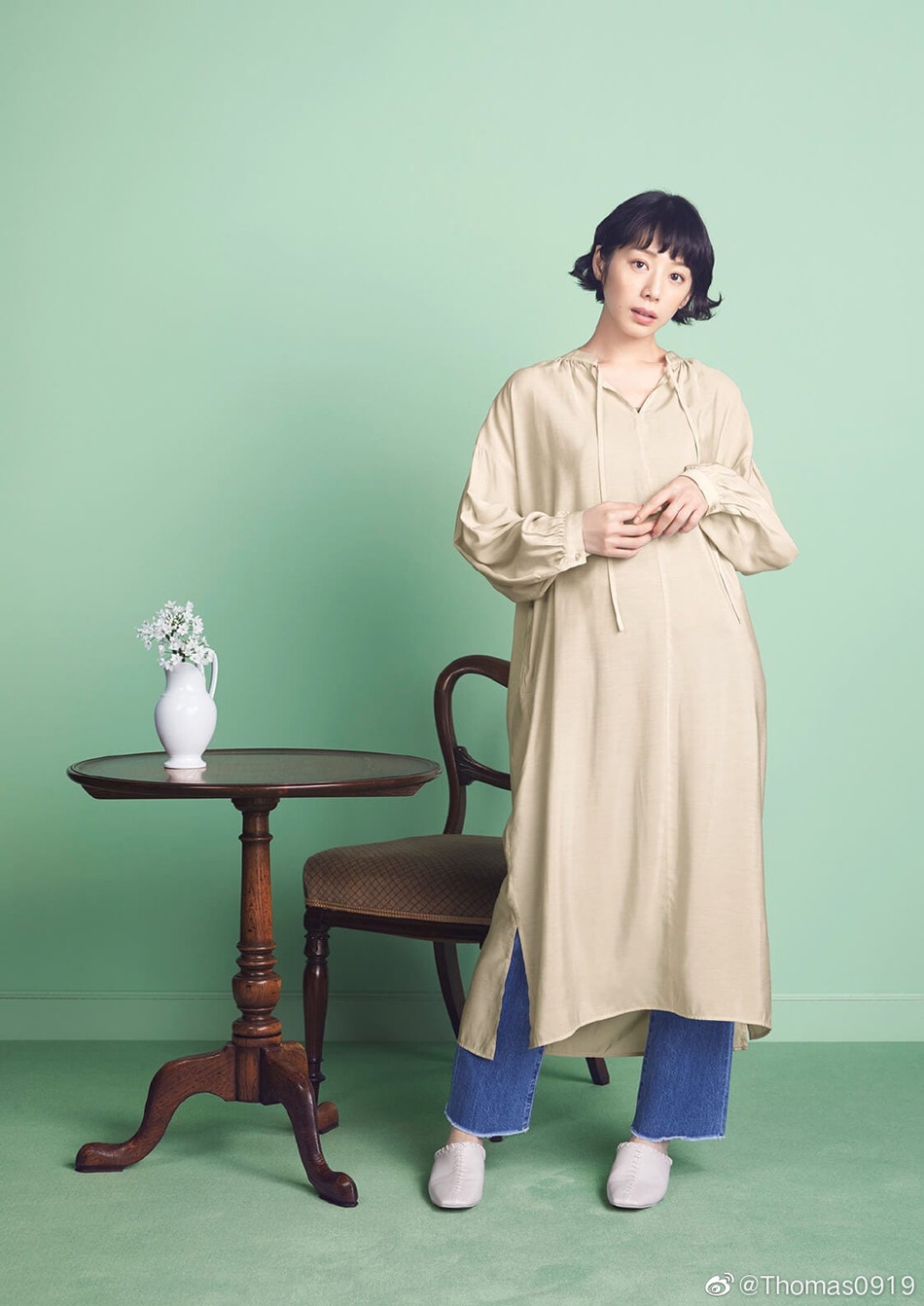 长泽雅美搭档夏帆拍广告 演绎马卡龙色复古搭配