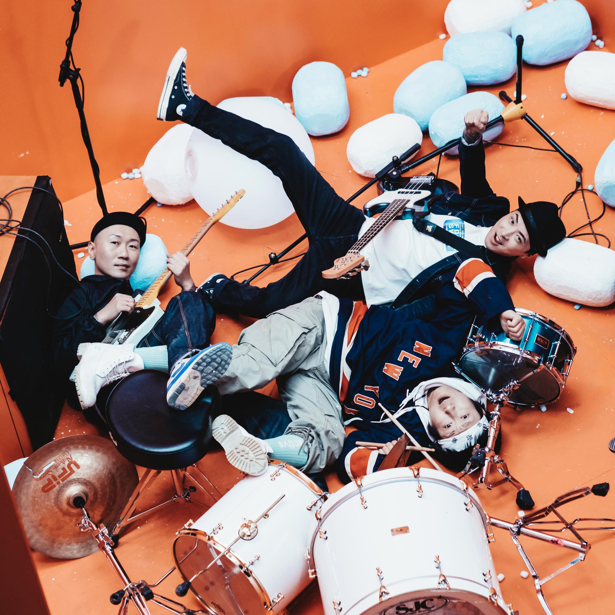 再循环乐队全新ep《lets jump》全球发行