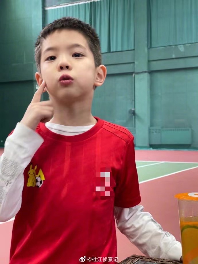 杜江说嗯哼人送外号"小李现" 李现回复"可以演我小时候"_娱乐频道