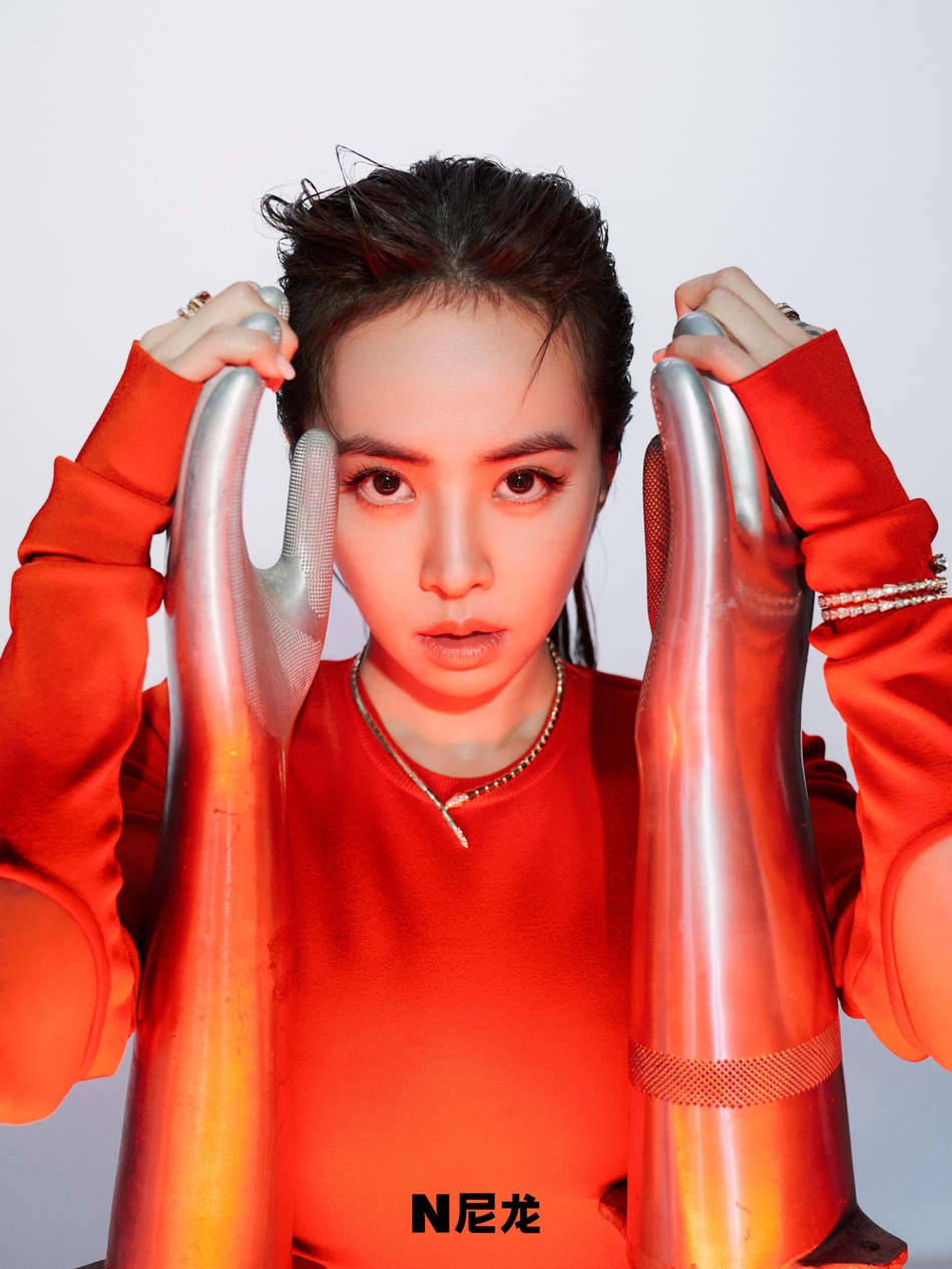 蔡依林最新时尚大片造型冷艳表现力十足