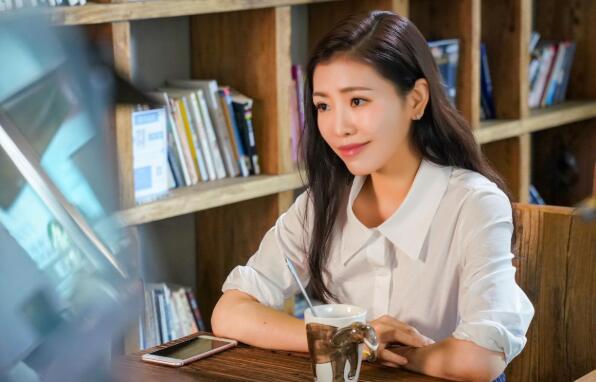 付燕妮我们的逆青春热播新生代大青衣端庄绽放