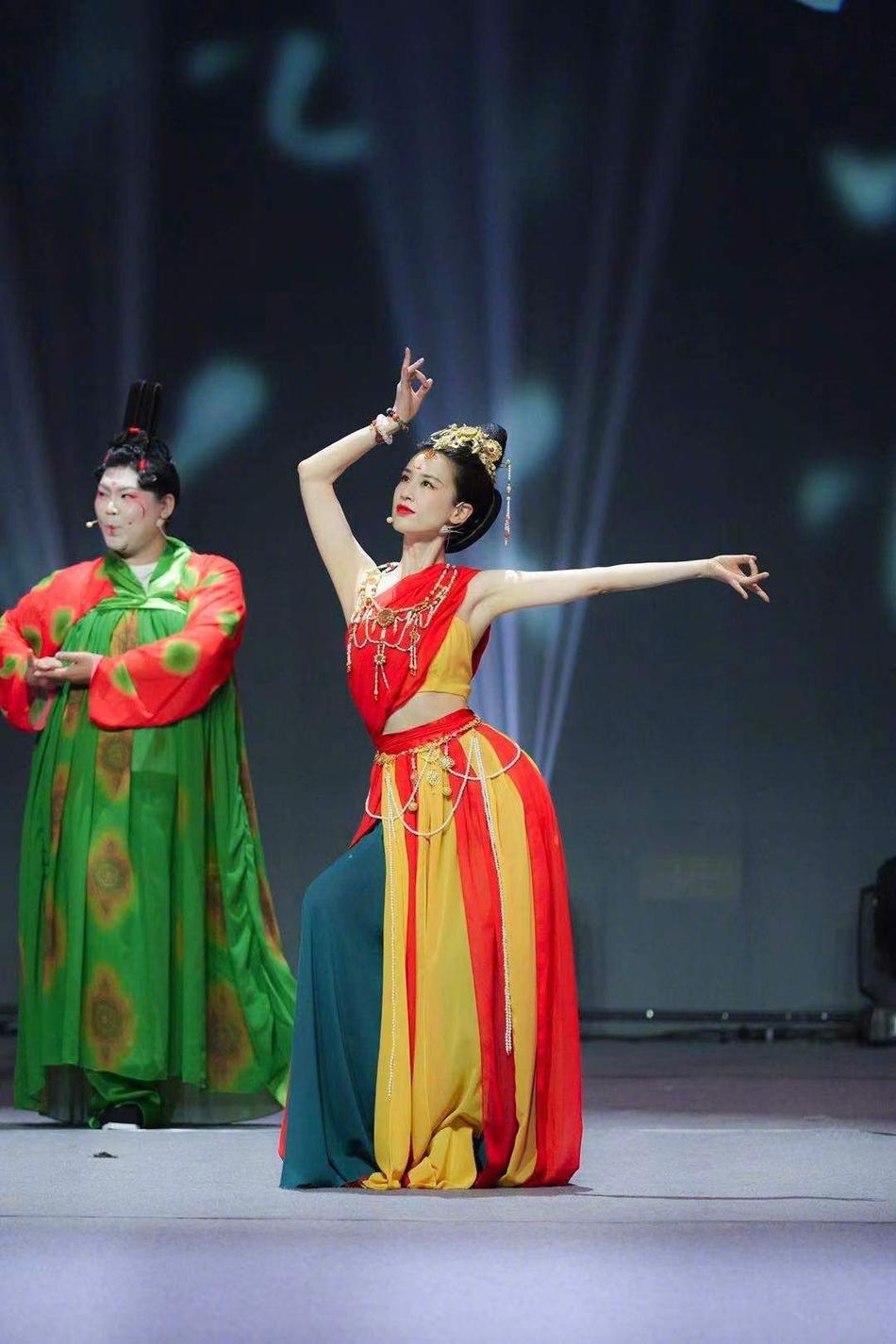 黄圣依还原敦煌天女造型 轻歌曼舞尽展古典风韵