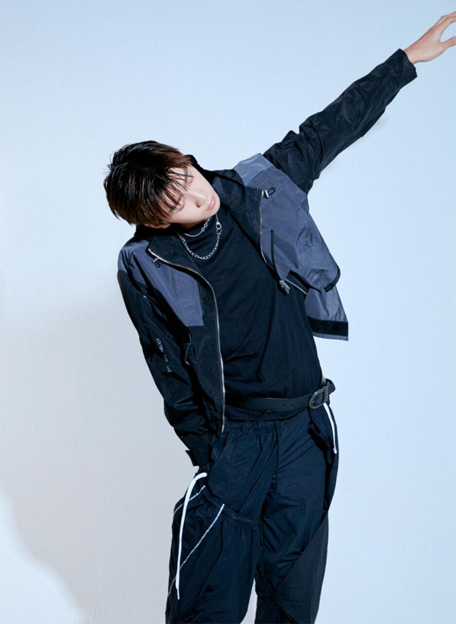 任宥纶写真酷帅不羁主演剧喵请许愿正在热播