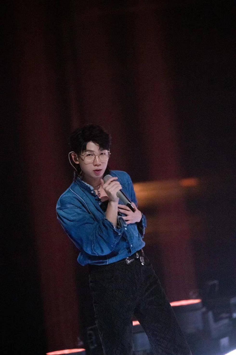 哥哥版《see you again》舞台爆燃 白举纲钢琴弹唱惊艳开场