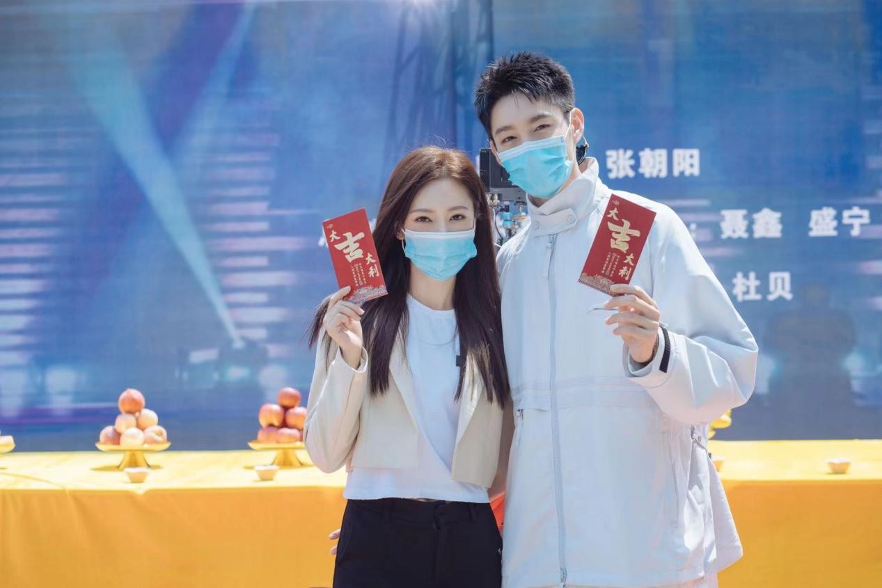 余玥曹佑宁上演公主抱原班主创二搭为你逆光而来开机