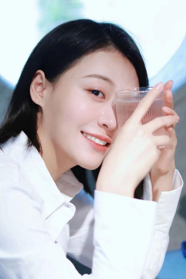 《闻香榭》正式收官 刘贾玺发纯白写真告别“兰泽”