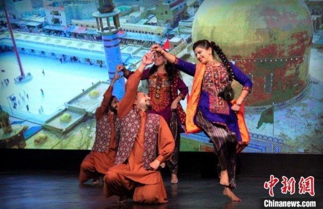 图为巴基斯坦舞蹈演员在表演传统舞蹈。　活动主办方供图