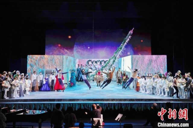 歌剧《波西米亚人》新版上演中意导演联合执导“穿越未来”