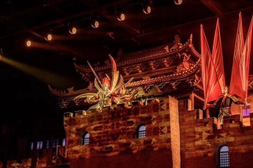 美好生活 星耀太行 山西晋城华谊兄弟星剧场美好生活综合体《重逢晋城》演出受到广大群众欢迎