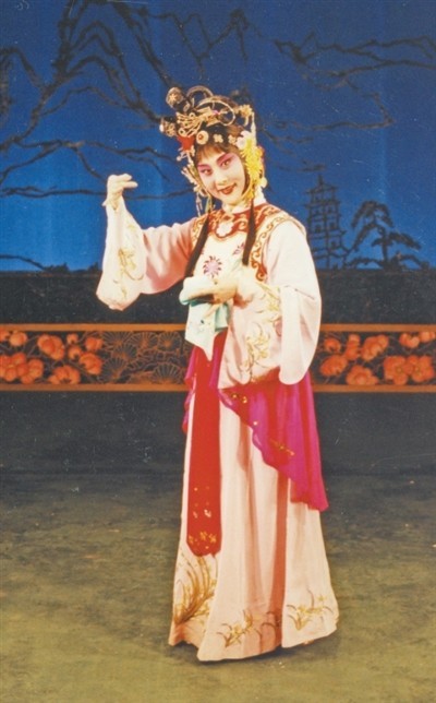 她的坚守，像舞台上的故事一样动人