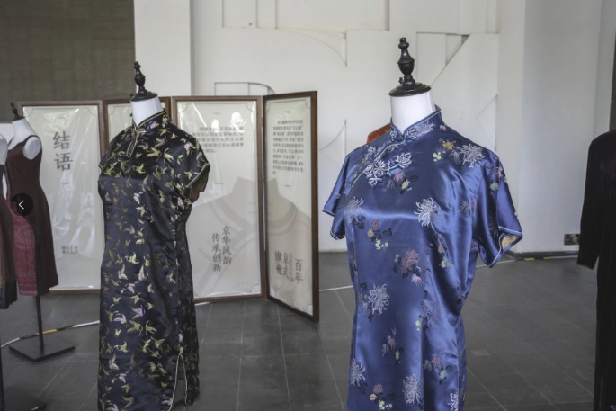 北京服装学院举办百年京式旗袍艺术展